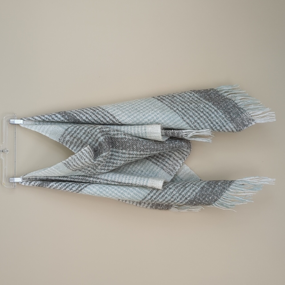 Soft Unbranded Green and Gray Tassel Scarf Winter Autumn Cozy Comfy Plaid